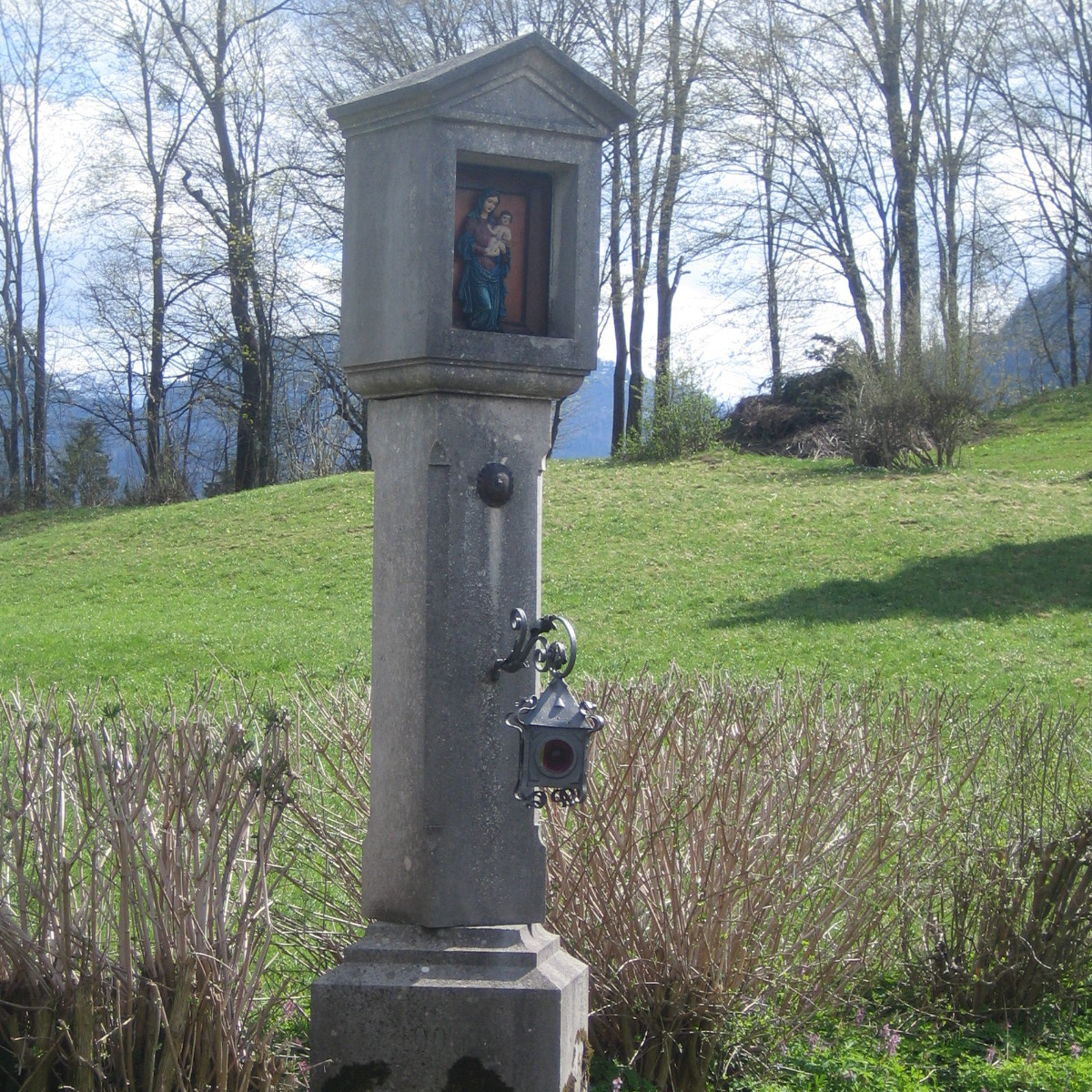 Wayside shrine in the garden at Ahorn 10