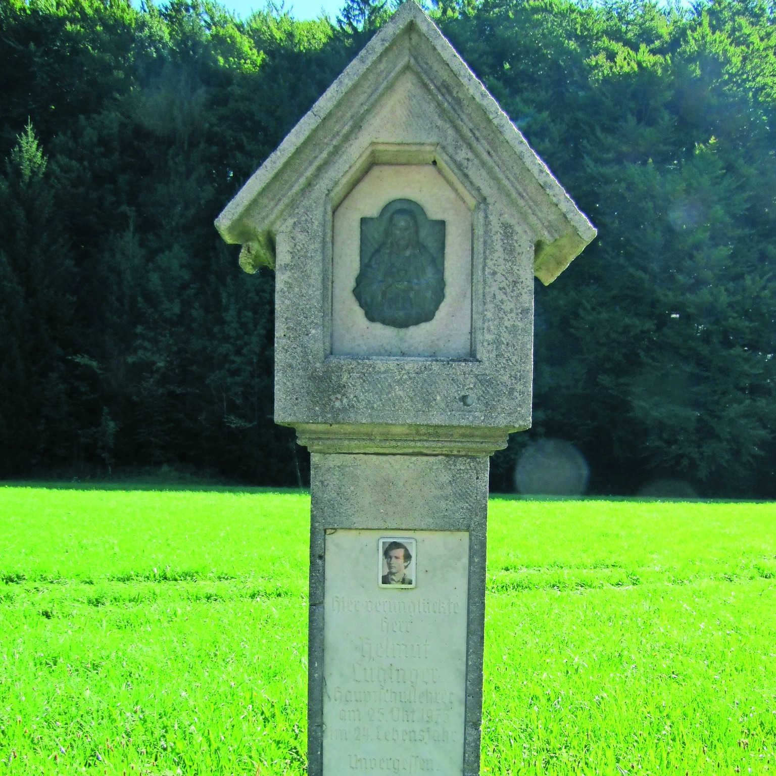 Wayside shrine on the B 145