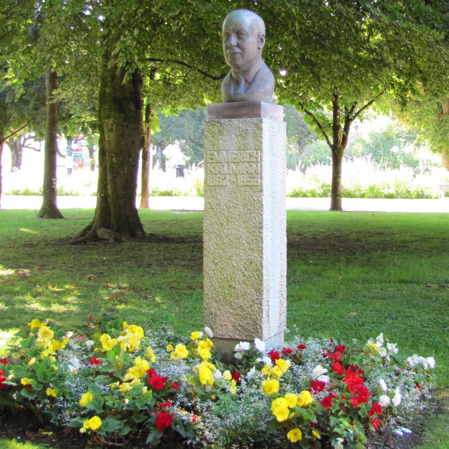 Kálmán Monument in Kurpark Garden