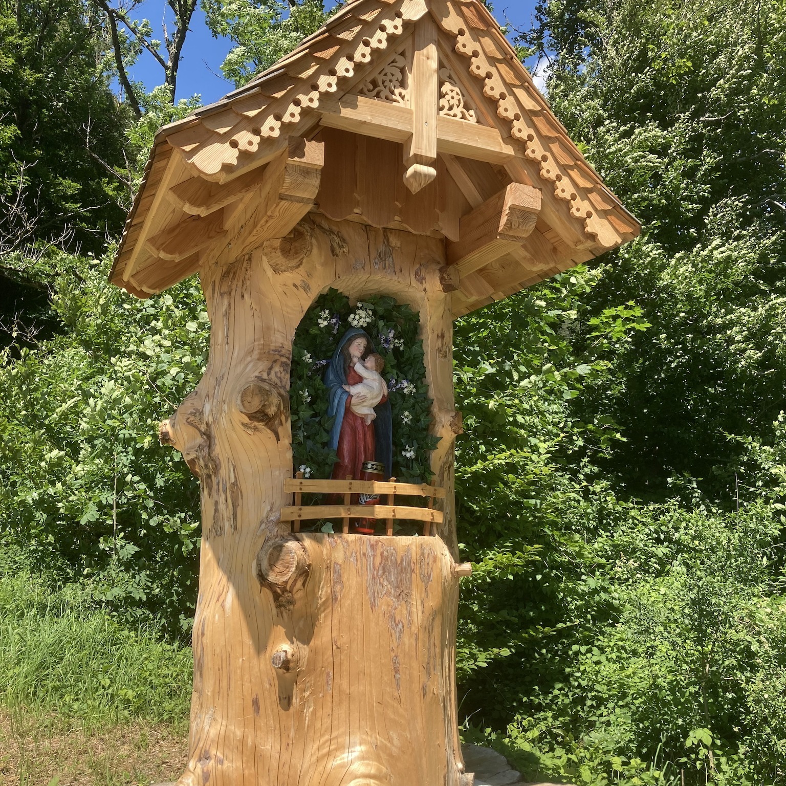 Wayside shrine on the church trail in Haiden