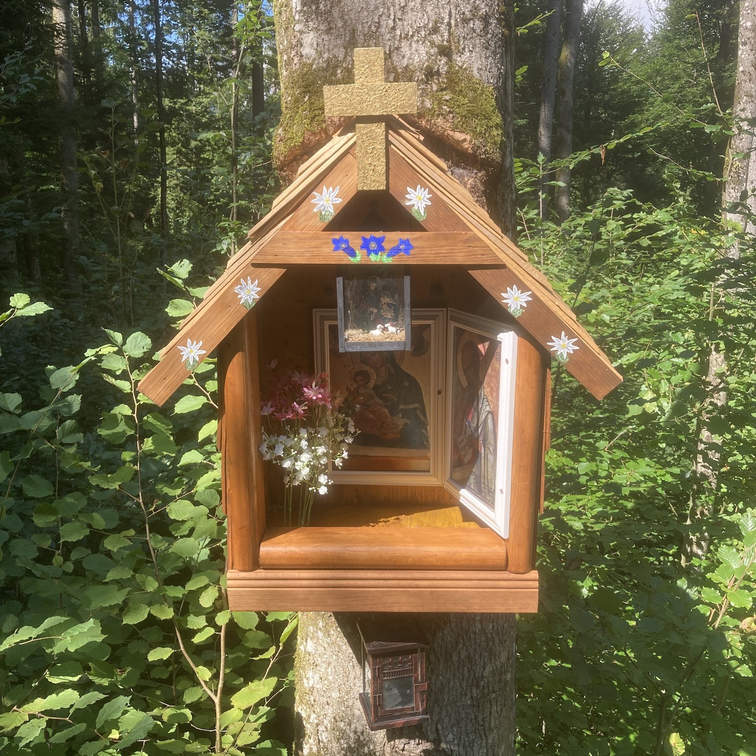 Wayside shrine at Rabenneststrasse