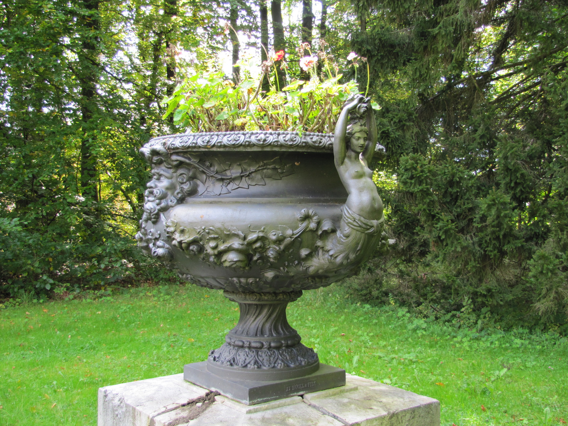 Garden vase in the Imperial Park