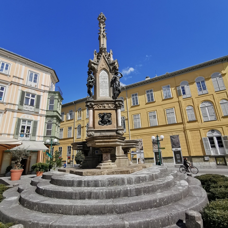 Franz Karl Brunnen Inschrift