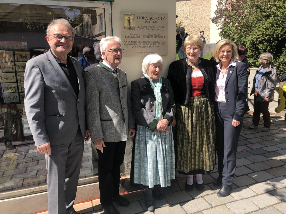 Pfarrer Öhler, Obmann Eberl, Linde Peukert, Klara Loidl, Bürgermeisterin Ines Schiller